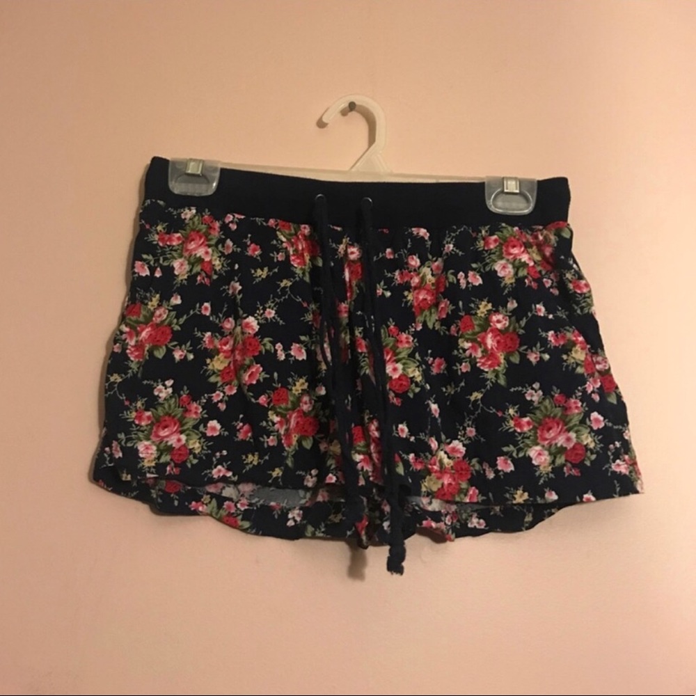 NAVY FLORAL SHORTS